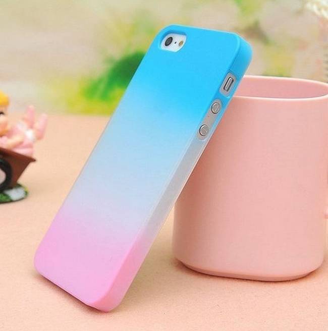 15.) This cool ombre phone case is made with paint, water, and a sponge.