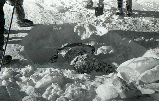 Searchers found three more corpses in the snow between the camp and where the other two were found. Two months later, the final four were found deep in a ravine some 75 meters away, wearing the clothing of the other corpses.