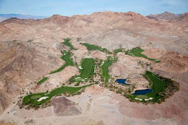 Funny to see such a green golf course in the middle of the desert.