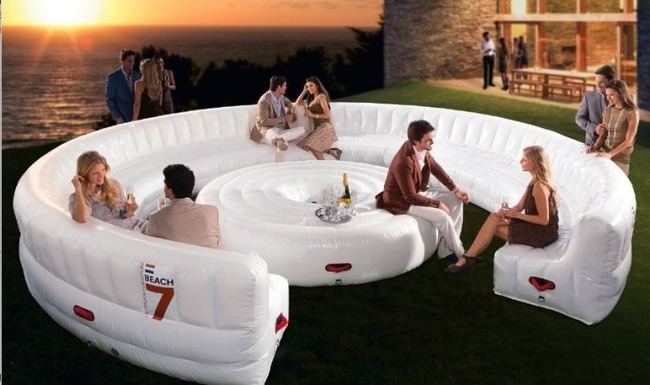 13. Go ahead and invite all your Facebook friends over with an enormous <a href="https://www.proidee.de/P=HPN205012?HI=produktuebersicht&ID_KATEGORIE=120307" target="_blank">inflatable seating</a> option.