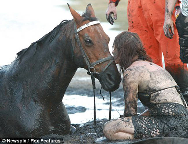 Once help arrived and she was freed again, Graham remained by Astro's side, comforting him.