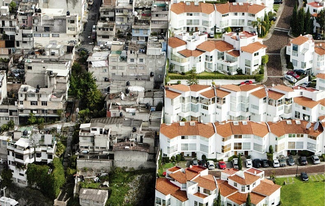 Here you see the dilapidated buildings and houses of impoverished neighborhoods, butting up against the stunning villas and condos of a rich neighborhood.