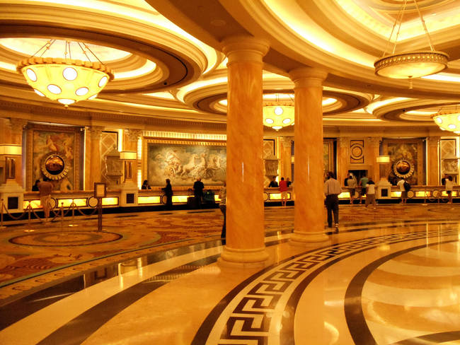 8.) The lighting in casinos is made to resemble your living room, making you more calm and comfortable.