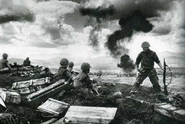 17.) Troops at the battle of Khe Sanh, Vietnam, 1968. This was one of the longest, most violent battles of the war, lasting 77 days.