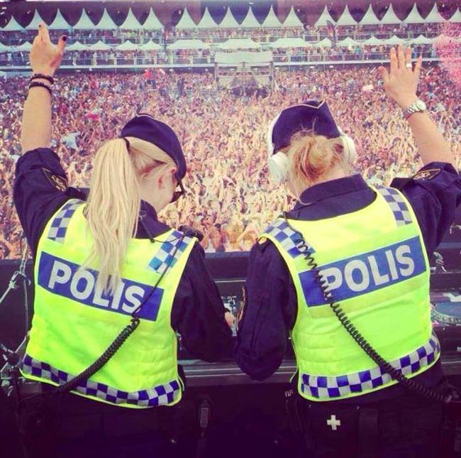 10.) Policewomen dropping the beat.