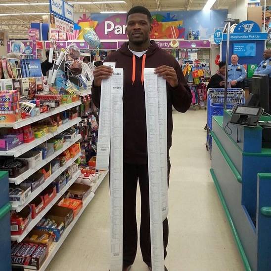 Recently, star Houston Texans Wide Receiver, Andre Johnson hosted his 7th annual Shopping Spree at Toys R Us for at-risk children from child protective services in the Houston area.