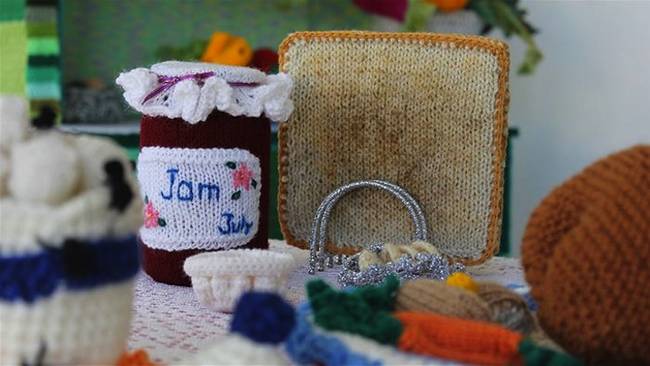 Silver yarn on the toast rack was a nice touch.