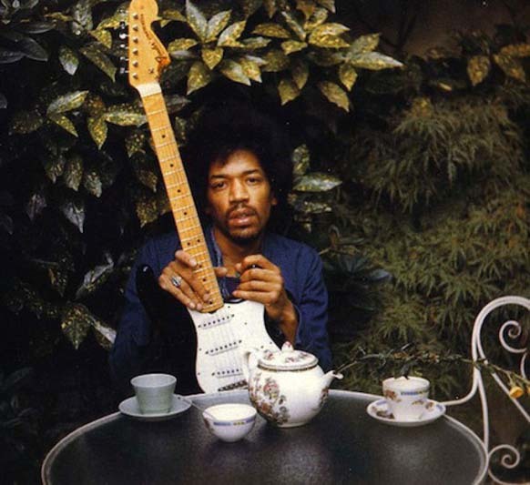 17.) Jimi Hendrix poses with his favorite instrument, “Black Betty,” the day before he died.