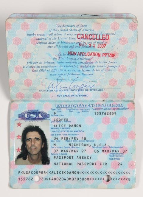 9.) Alice Cooper.