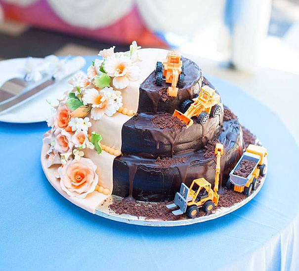 16.) Construction Cake (I'll take the chocolate dirt side, thanks)