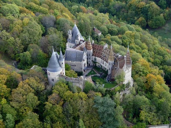 11.) Château de la Rochepot, France. Beginning in the 13th century this castle has been a home to royalty. Sadly it was almost completely destroyed during the French Revolution.