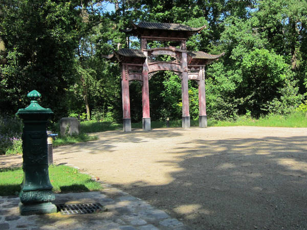 Entrance to the Jardin d'Agronomie Tropicale.