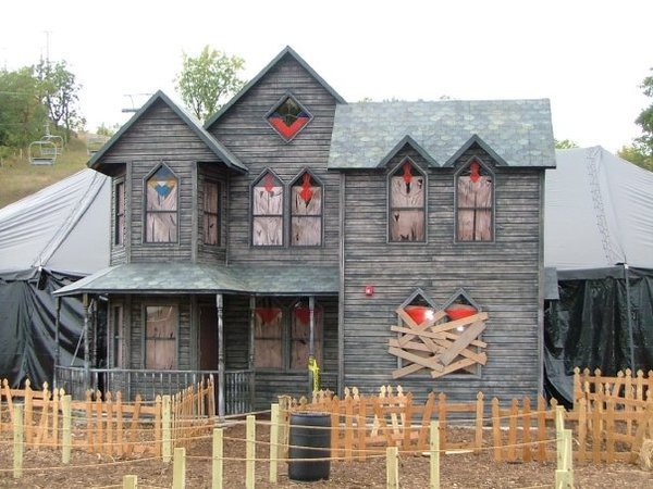 <a href="https://hauntrepreneurs.com/">Hauntrepreneurs</a> is a hilariously named company that specializes in  making haunted house attractions. The mobile 'Frightmare Package' (again, hilarious) comes with a full spooky house, lighting, fog machines and it's just $130,000.