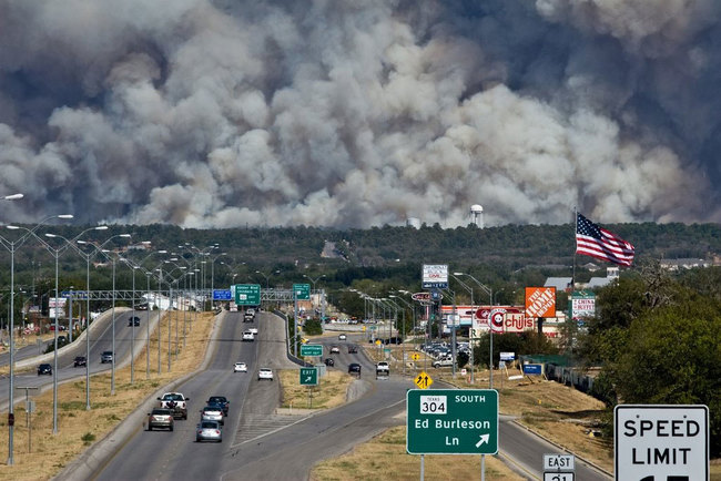 6.) Smoke from the 2011 fire in Bastop, Texas.