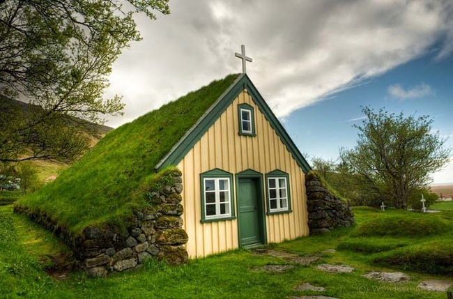 People at all levels of society, rich and poor, built turf houses.