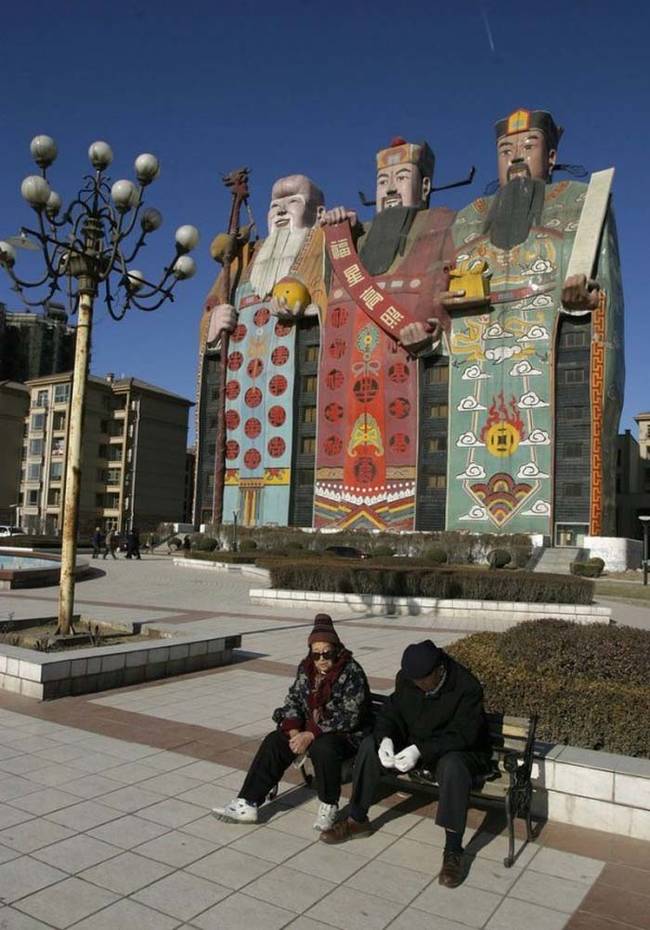 The building of the Le Grand Large Hotel resembles the three Taoist gods of wealth, fame, and long life. Umm, ok.