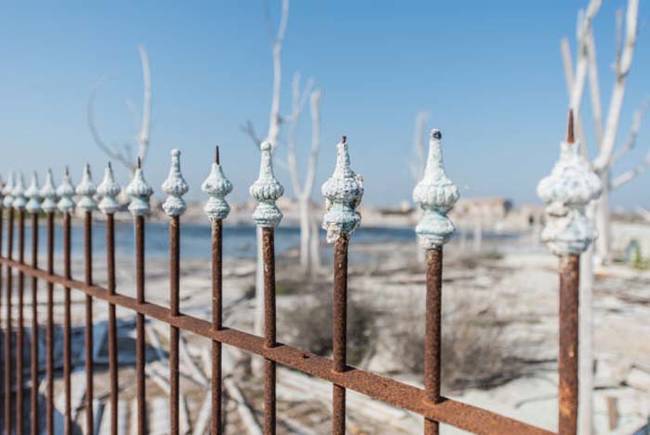 Before the flooding, Epecuén was a huge tourist attraction with hotels, nightclubs, restaurants, playgrounds, and schools.