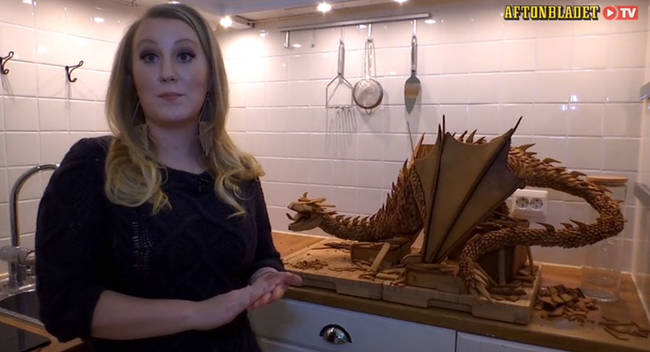 Caroline Eriksson decided to make an impressive present for fans of <i>The Hobbit</i>. She created this amazing gingerbread sculpture of legendary Smaug – a fictional fearless and greedy dragon from J.R.R. Tolkien’s novel. The gingerbread masterpiece took her many hours to bake and construct.