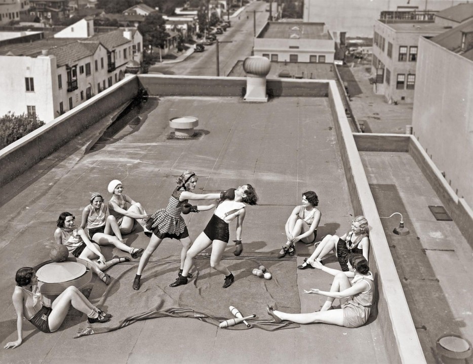 Women boxing on a roof in LA (1933).