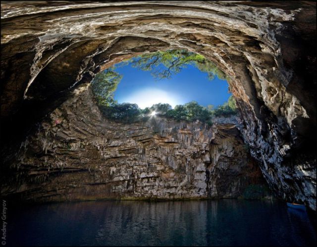 2. <a href="https://www.visitgreece.gr/en/nature/caves/melissani_cave" target="_blank">Melissani Cave, Greece</a>