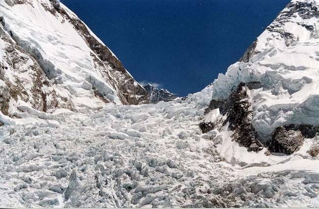 7.) Avalanche on Mount Everest - April 2014.