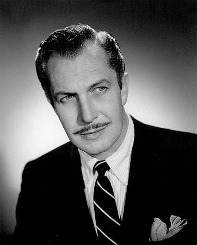 Legend has it that famous horror actor Vincent Price ordered two handmade skeleton rocking chairs from Europe right before his death. Sadly, they didn't make it there in time.