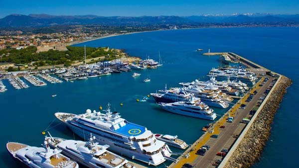 35.) Quai des Milliardaires (Antibes, France).