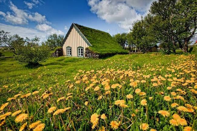 The church is located in the village of Öræfi in Southern Iceland, about 18 miles east of Vatnajökull.