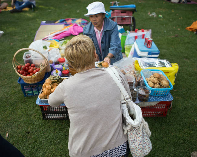 That's right. When the cops stroll by, they drop their money and 100+ people pretend to have a giant picnic.