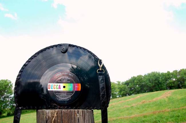 Create a unique handbag with old records.