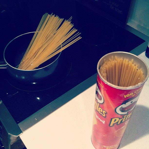 17.) Use a Pringle can as a pasta holder.