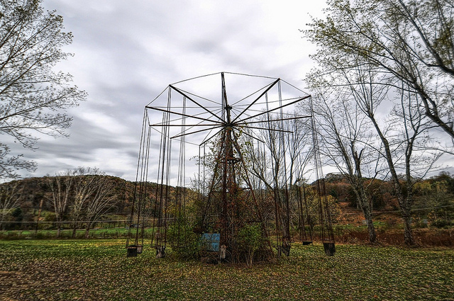 In the 1920's Conley T. Snidow bought the Clay farm and developed it into an amusement park. He build these swings, a ferris wheel and made the nearby available for swimming in. Sounds fun right?