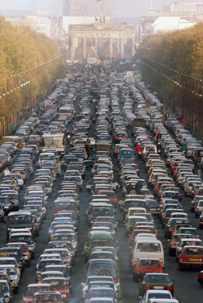 19.) 1989 - Traffic jam in Berlin as the border between East and West Germany opens.