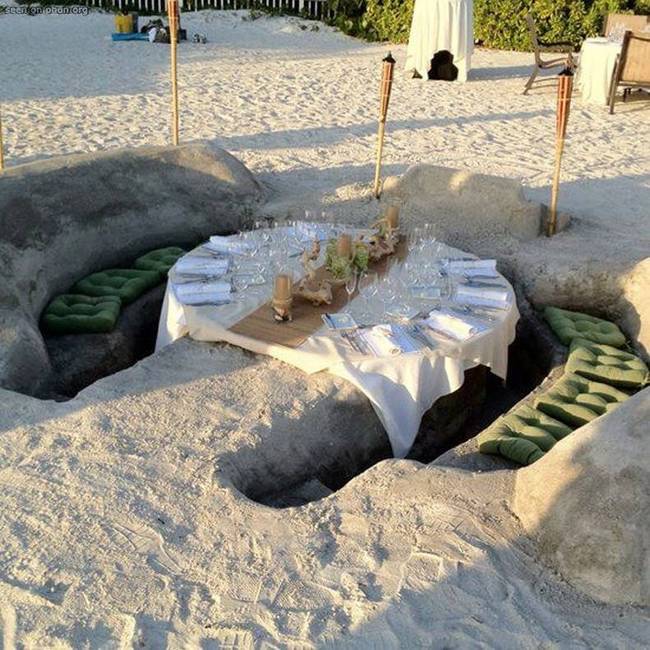 A pirate's dinner booth.