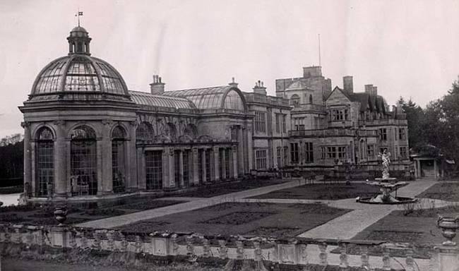 This is Witley Park, a 32-room mansion built by Wright with his ill-gotten gains in 1896.