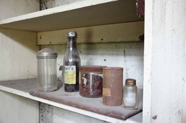 There are even old food items on some of the shelves.