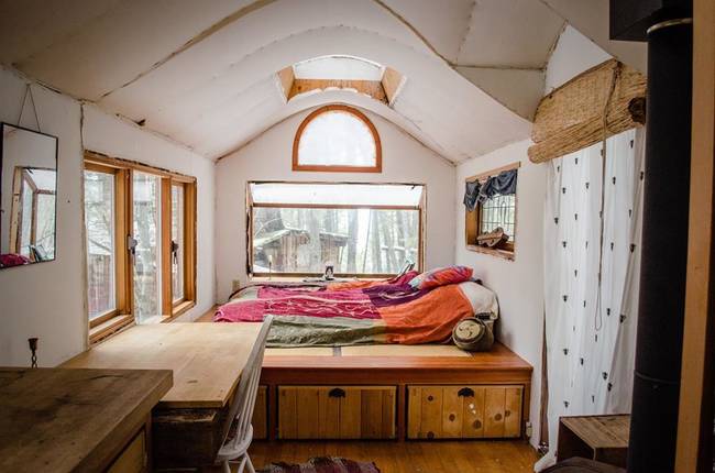 This tiny home has more stuff in it than most of the larger ones I've been in.