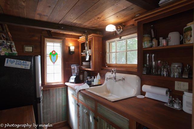 Kitchen with all the necessaries.