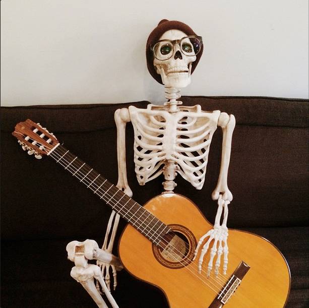 "Gloomy Monday playing some #acoustic #TaylorSwift. #ShakeItOff. Ugh, don't even ask what's wrong."