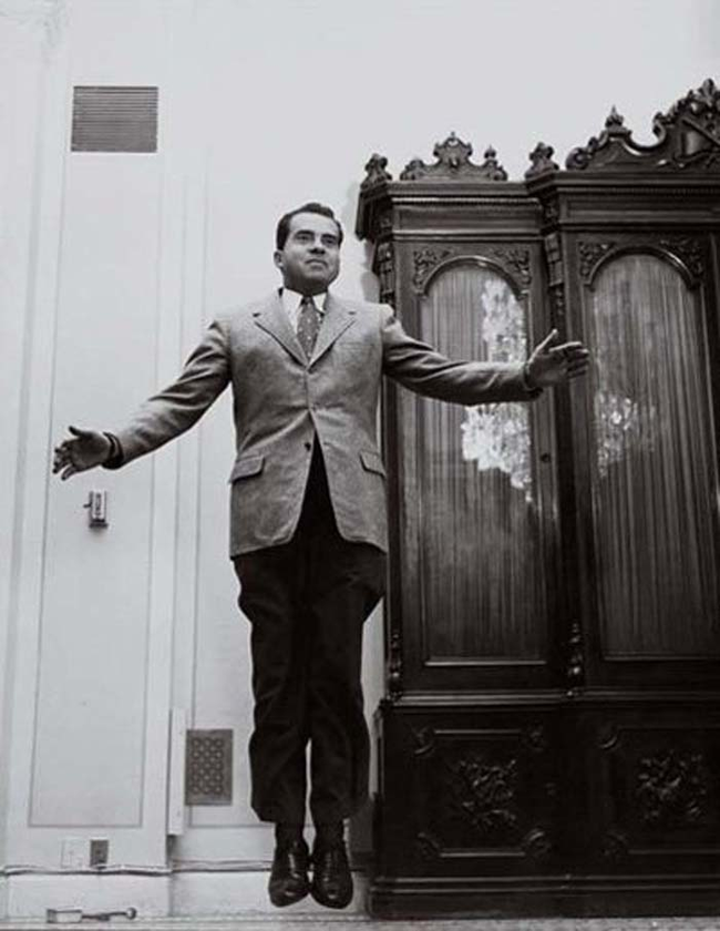 17.) Richard Nixon showcasing his magical powers.