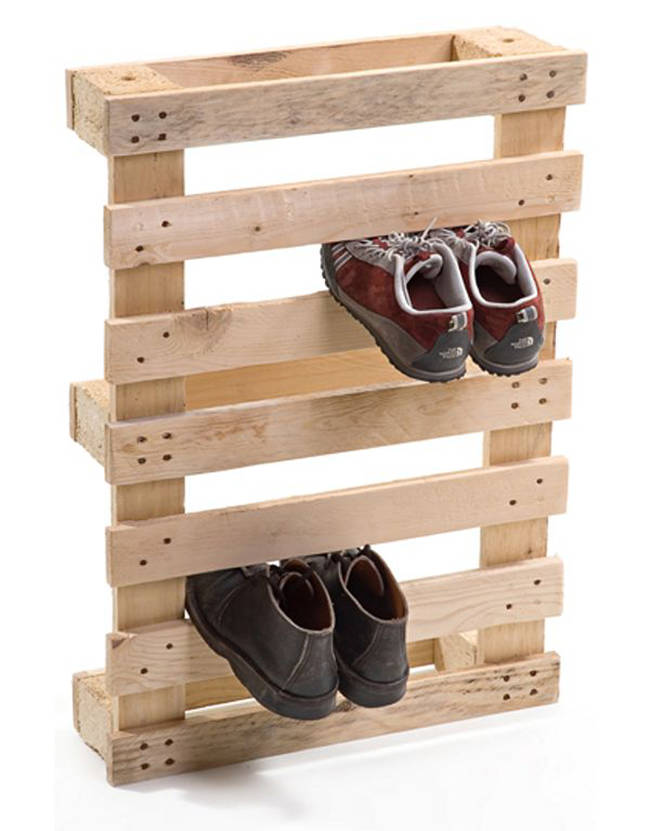 Is your entranceway a little messy? A wooden pallet is an easy and cheap answer to the problem.