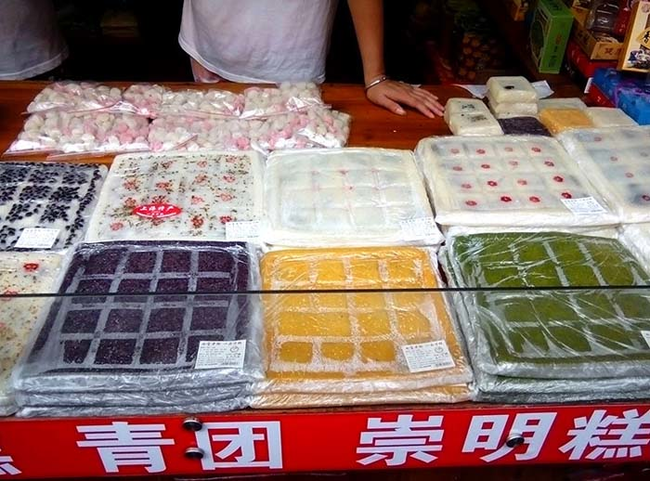 All of these squares are sticky rice cakes. They are all different flavors, like red bean, durian and Chinese medicinal herbs.