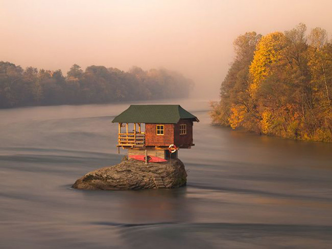 16.) River House, Serbia