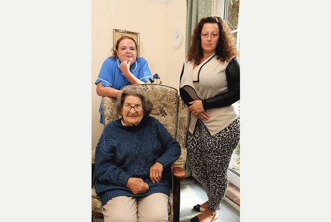 Facility staffers Lauren Costello and Kelly Lovelock, seen here with Nancy, were more than happy to accommodate the pair.