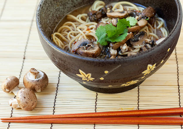 <a href="https://mushroominfo.com/mushroomchannel/2011/09/12/mushroommasterslunch/__username__" target="_blank">Spicy Mushroom Miso Ramen</a>