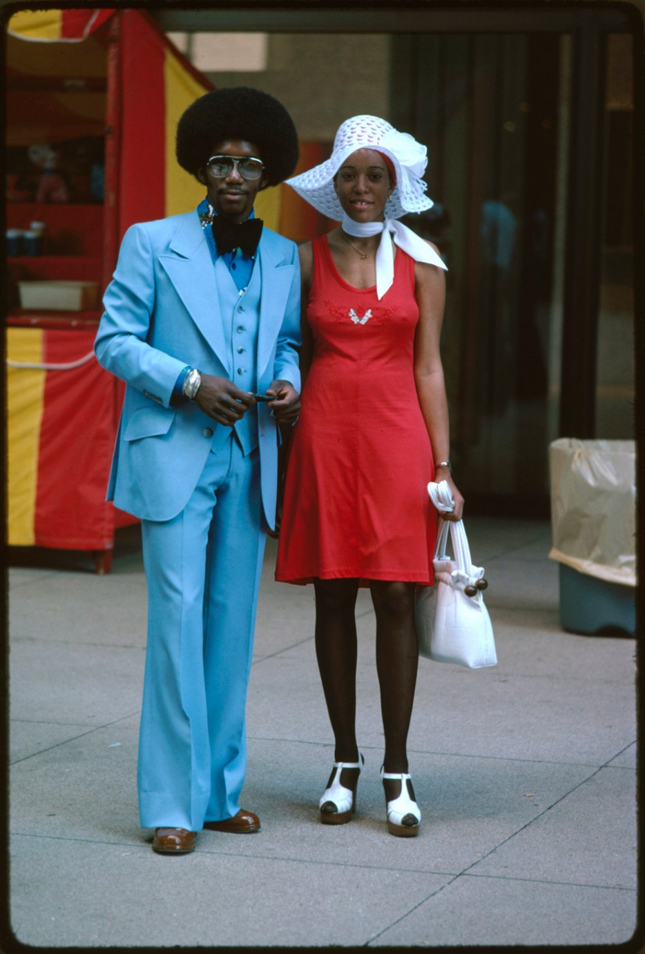 A couple on Michigan Avenue in Chicago (1975).