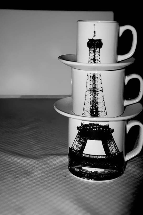 25.) Stacking Eiffel Tower mug set