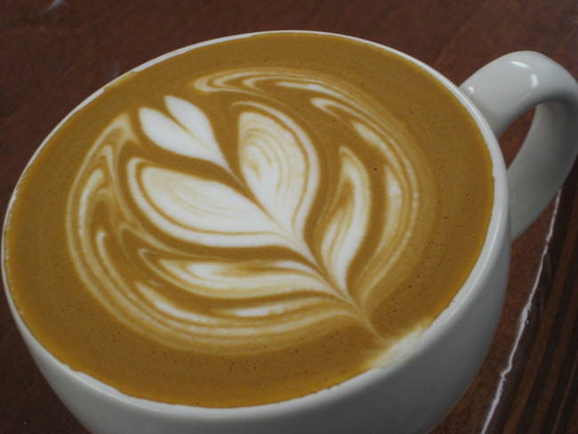 This is a classic "tulip" pattern. Latte art can also be made in hot chocolate.