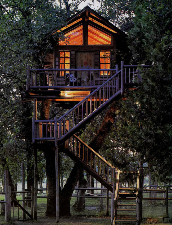 Being in a tree house really makes you feel like you are living as a part of nature rather than outside of it.