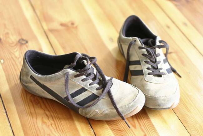 Place a satchel of coffee grounds in smelly shoes to absorb odor.